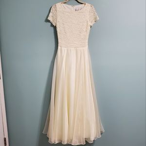 Cream colored size 6 formal wedding dress